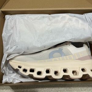 Brand new in box On cloud Monster Women’s Sz 10